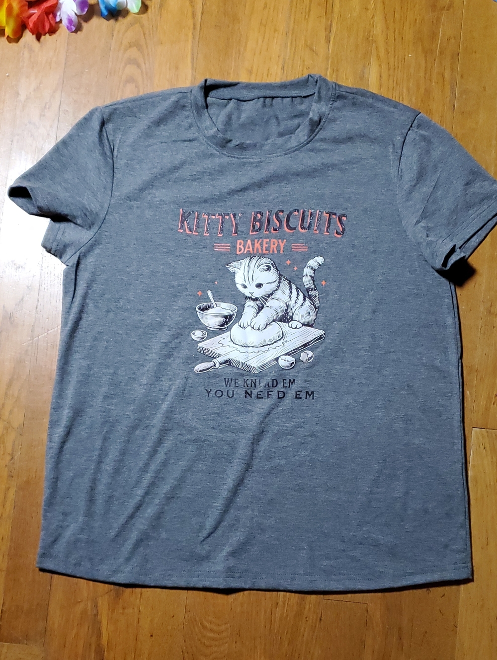 Heather Gray 'Kitty Biscuits Bakery' Short Sleeve Tee
